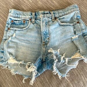 A+F mid rise mom short